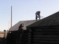 Начат ремонт крыши юрты