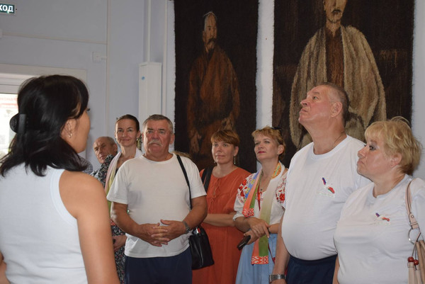 Участники VI Форума белорусов на Байкале в Национальном музее