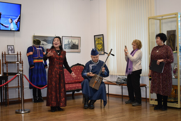 Открытие выставки «Эрдэмэй баялиг – Кладезь мудрости. Надежда Осиповна Шаракшинова»